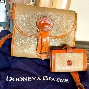 Vintage Dooney & Bourke 2 tone Crossbody Purse and Wallet. GREAT CONDITION